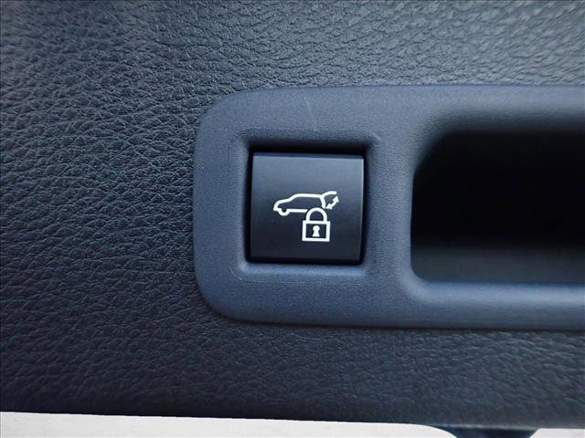 Used 2025 Toyota Sienna Platinum image 8