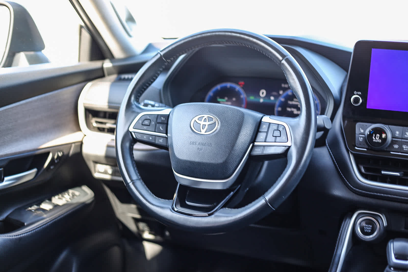 Used 2024 Toyota Grand Highlander AWD image 14