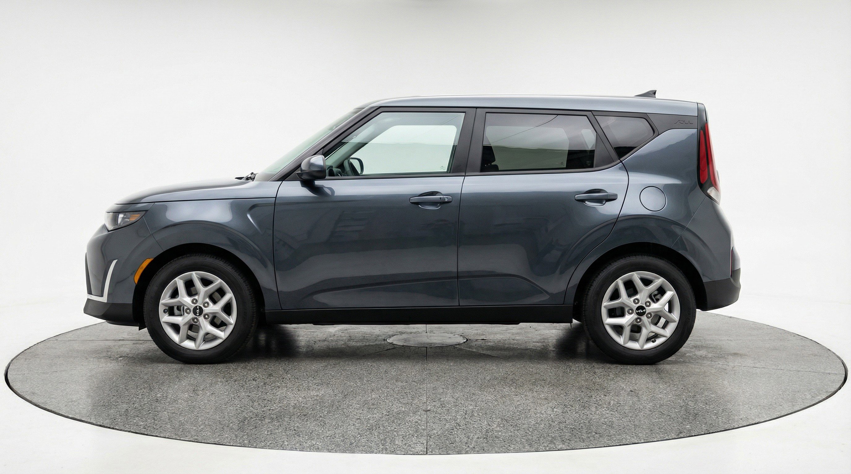 Used 2025 Kia Soul LX w/ LX Technology Package FWD image 5