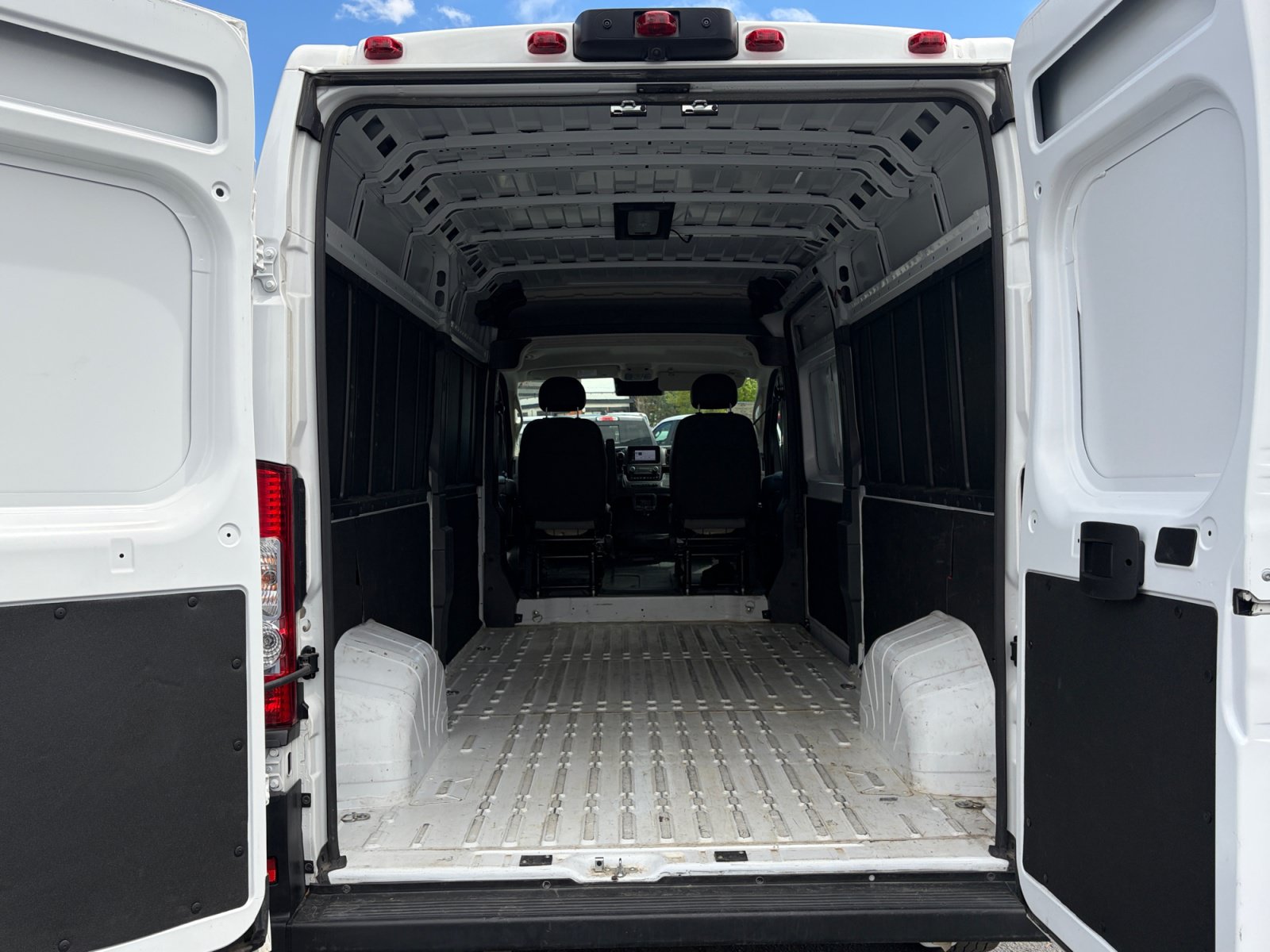 Used 2025 RAM ProMaster 2500 w/ Convenience Group FWD image 18
