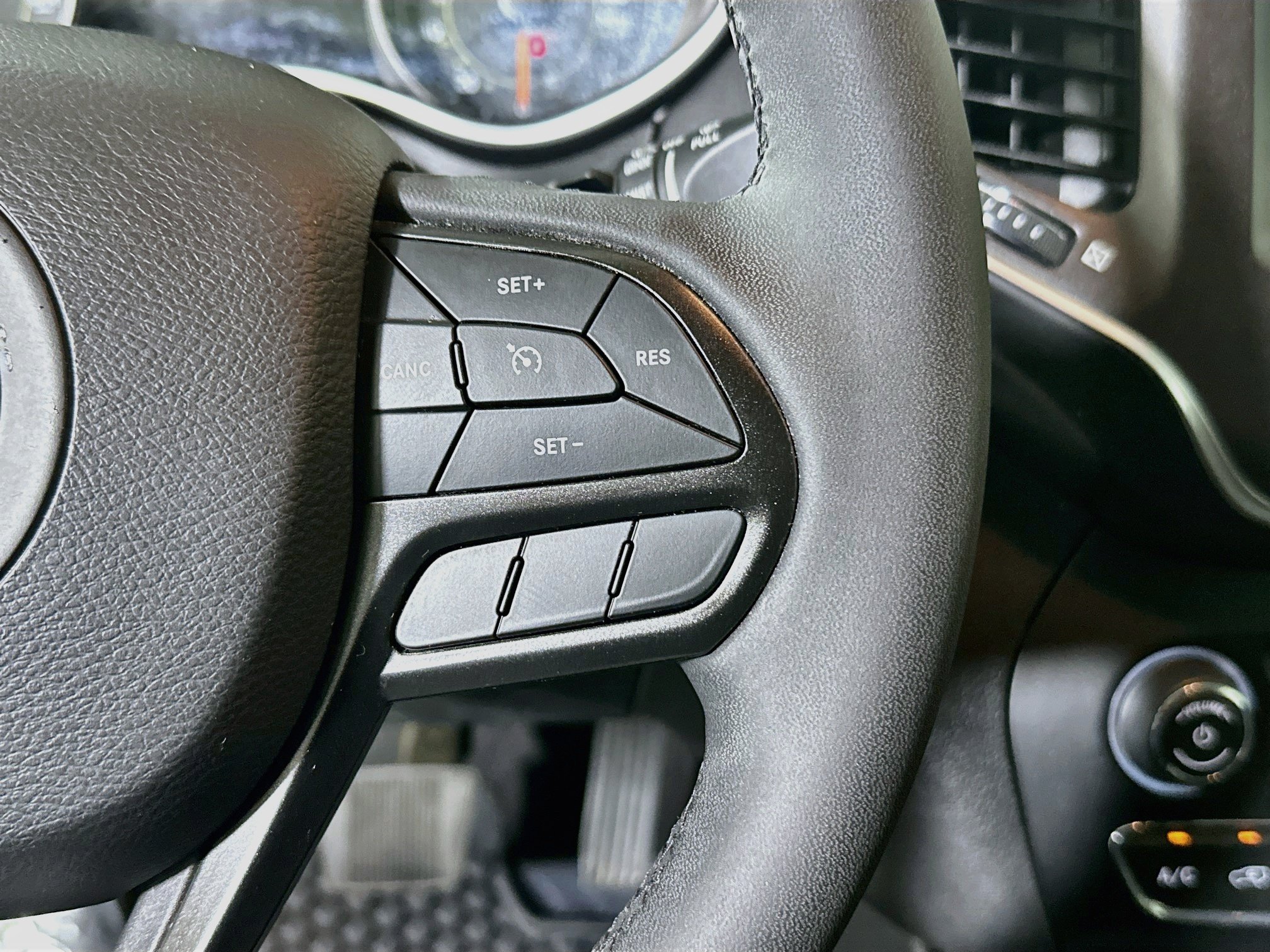 Used 2022 Jeep Cherokee Trailhawk AWD/4WD image 17