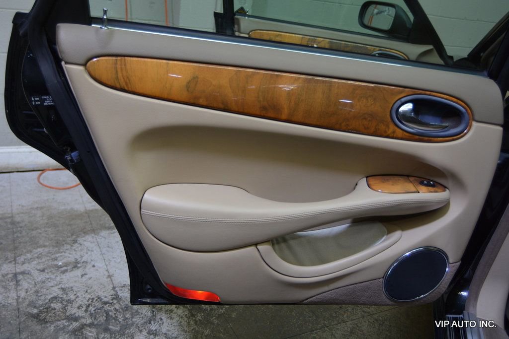 Used 2000 Jaguar XJ8 image 8