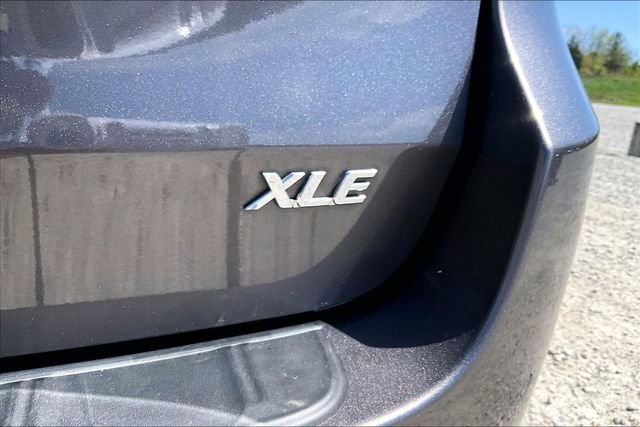 Used 2020 Toyota Sienna XLE w/ XLE Navigation Package FWD image 14