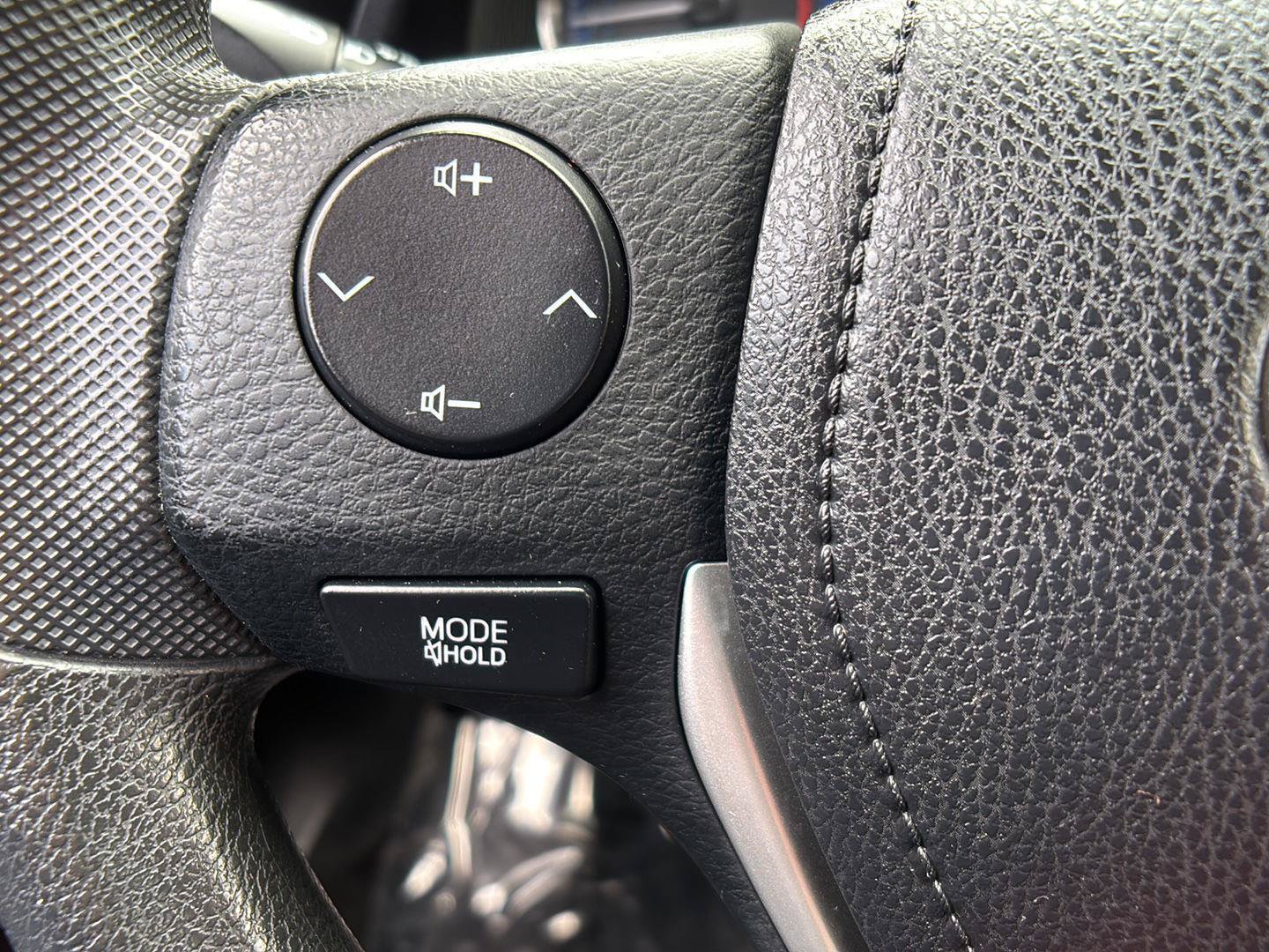 Used 2017 Toyota Corolla LE FWD image 31