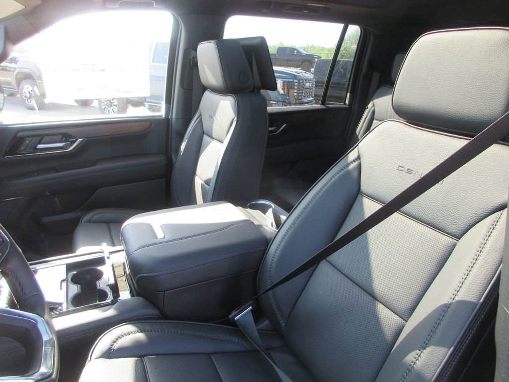 New 2026 GMC Yukon XL Denali w/ Denali Reserve Package AWD/4WD image 11