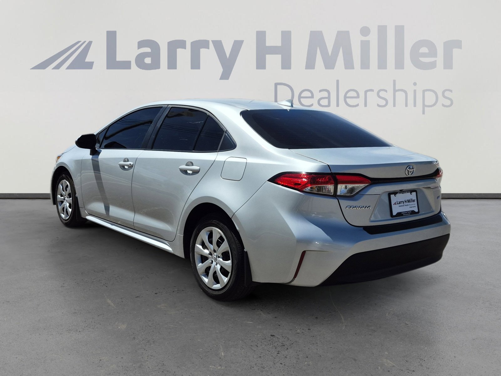 Used 2026 Toyota Corolla LE FWD image 3