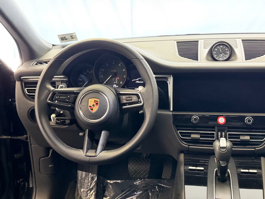 Certified 2023 Porsche Macan AWD/4WD image 20
