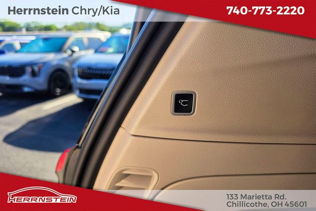 Used 2023 Chrysler Pacifica Limited FWD image 28