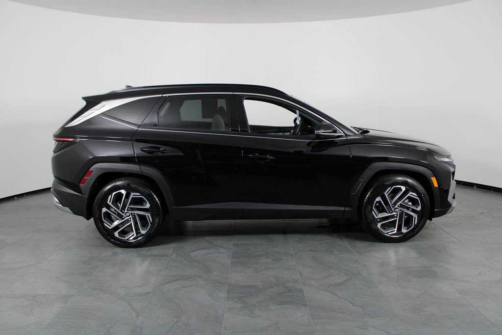 Used 2025 Hyundai Tucson Limited image 12
