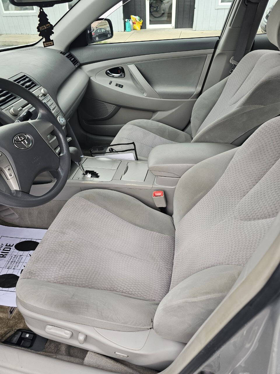 Used 2010 Toyota Camry LE FWD image 10