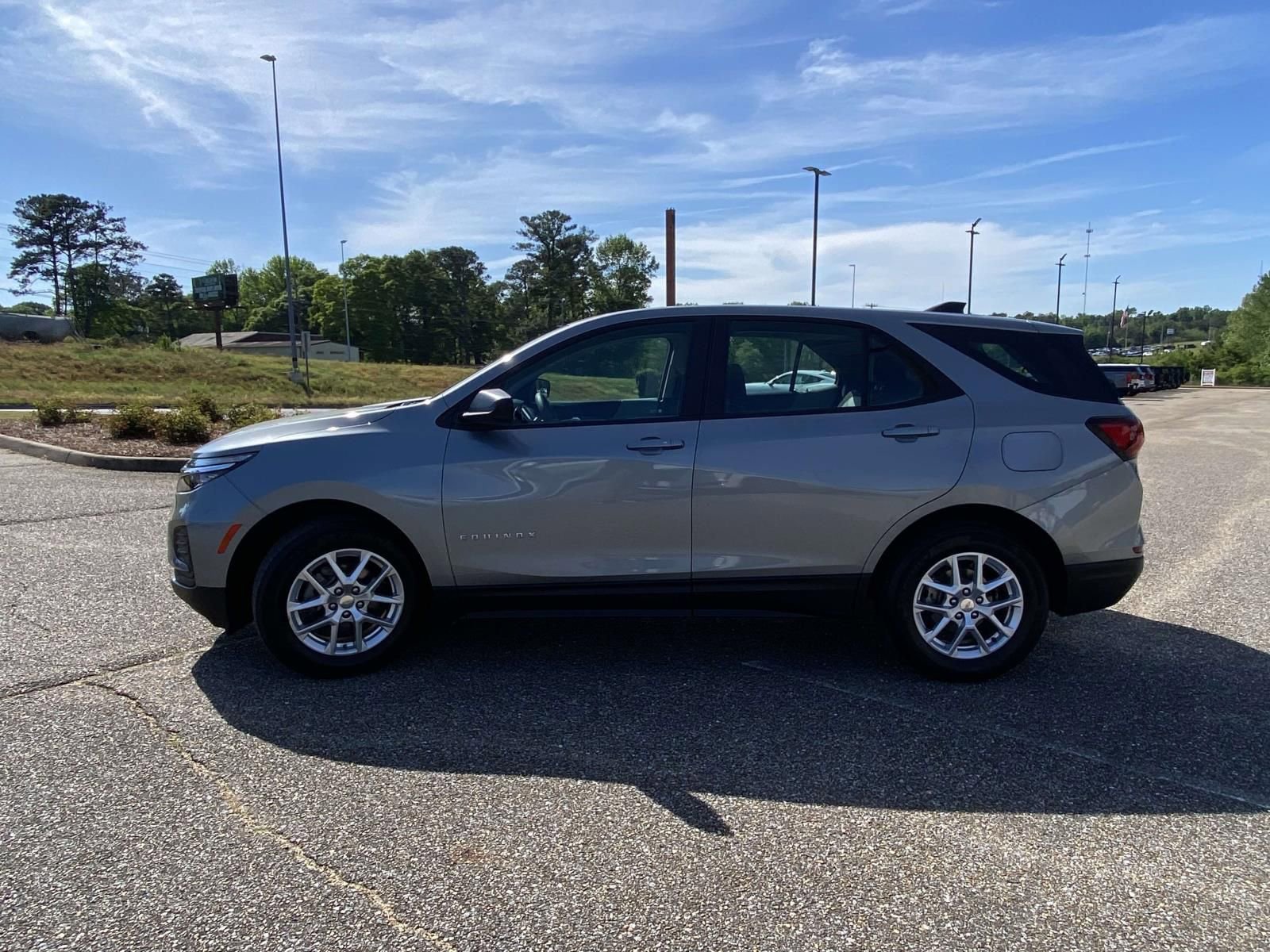 Used 2023 Chevrolet Equinox LS FWD image 4