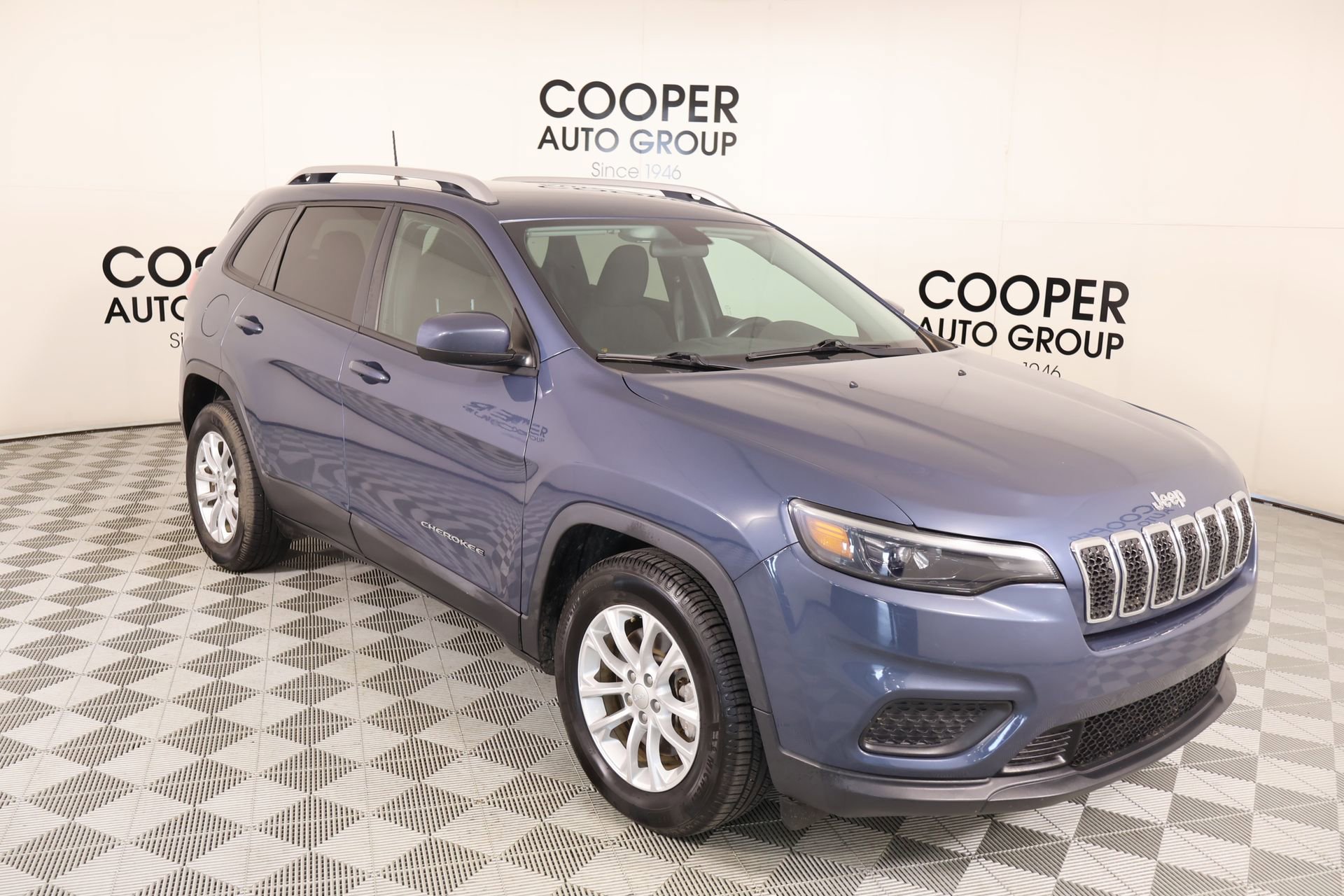 Used 2020 Jeep Cherokee Latitude w/ Cold Weather Group image 1