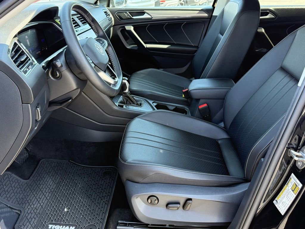 Used 2023 Volkswagen Tiguan SE image 14