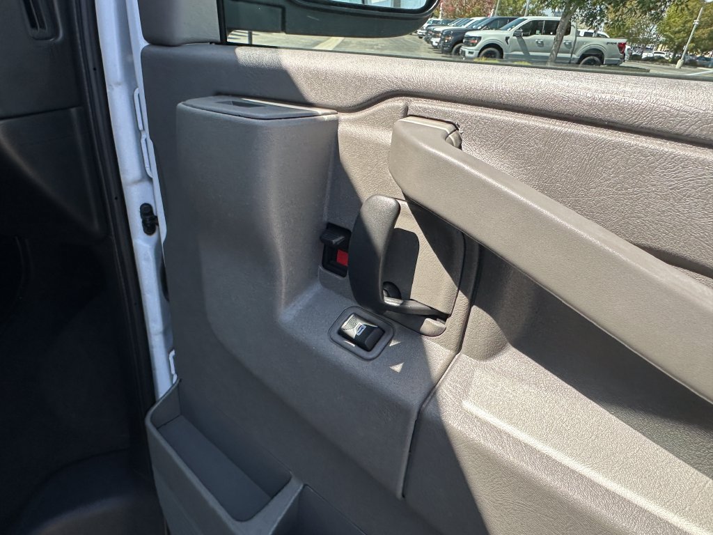 Used 2025 Chevrolet Express 3500 LT w/ LT Preferred Equipment Group RWD image 18