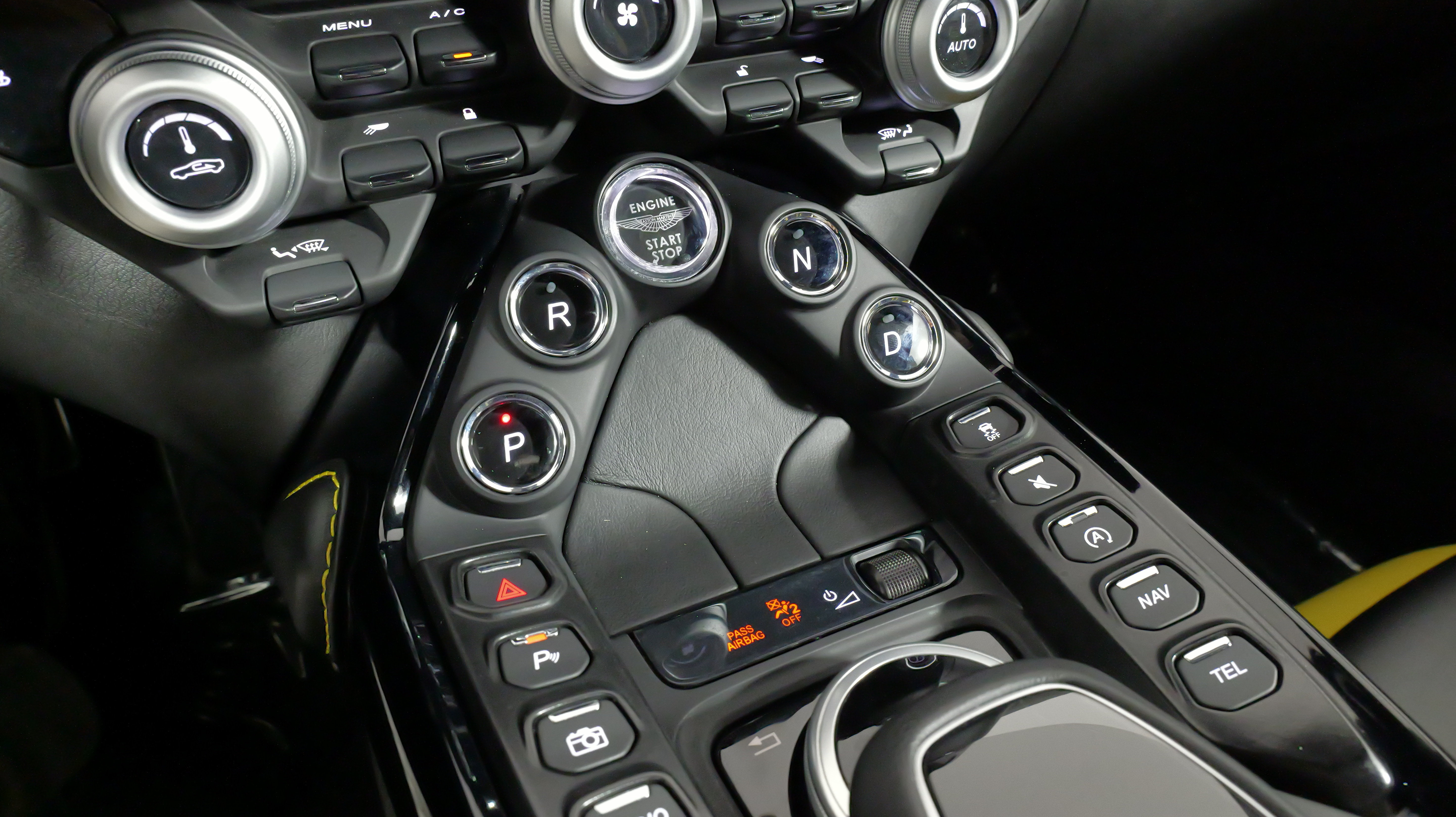 Used 2019 Aston Martin V8 Vantage Coupe RWD image 62