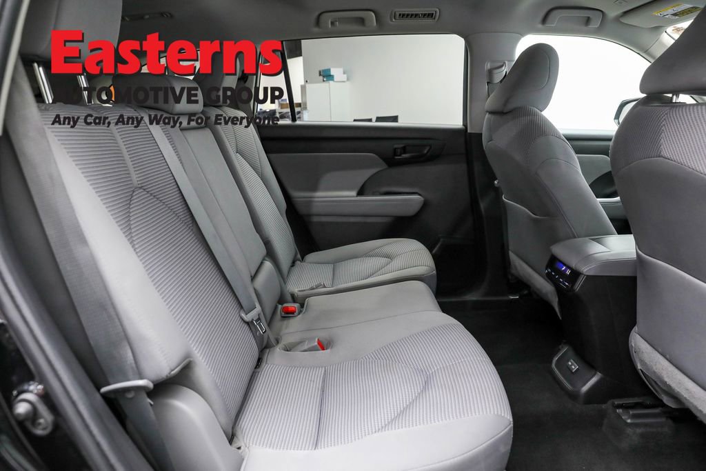 Used 2023 Toyota Highlander L image 21