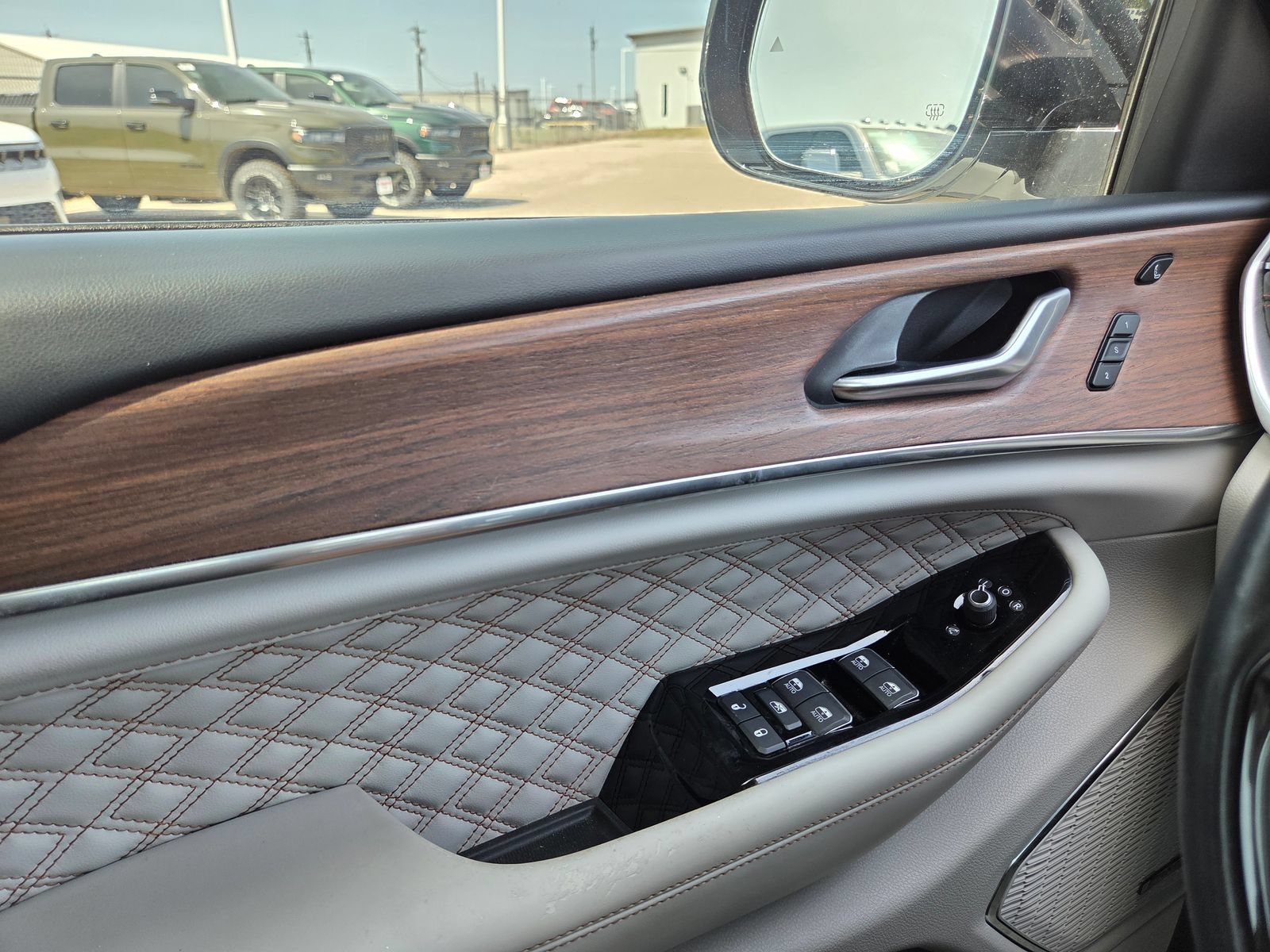 Used 2022 Jeep Grand Cherokee Summit RWD image 50
