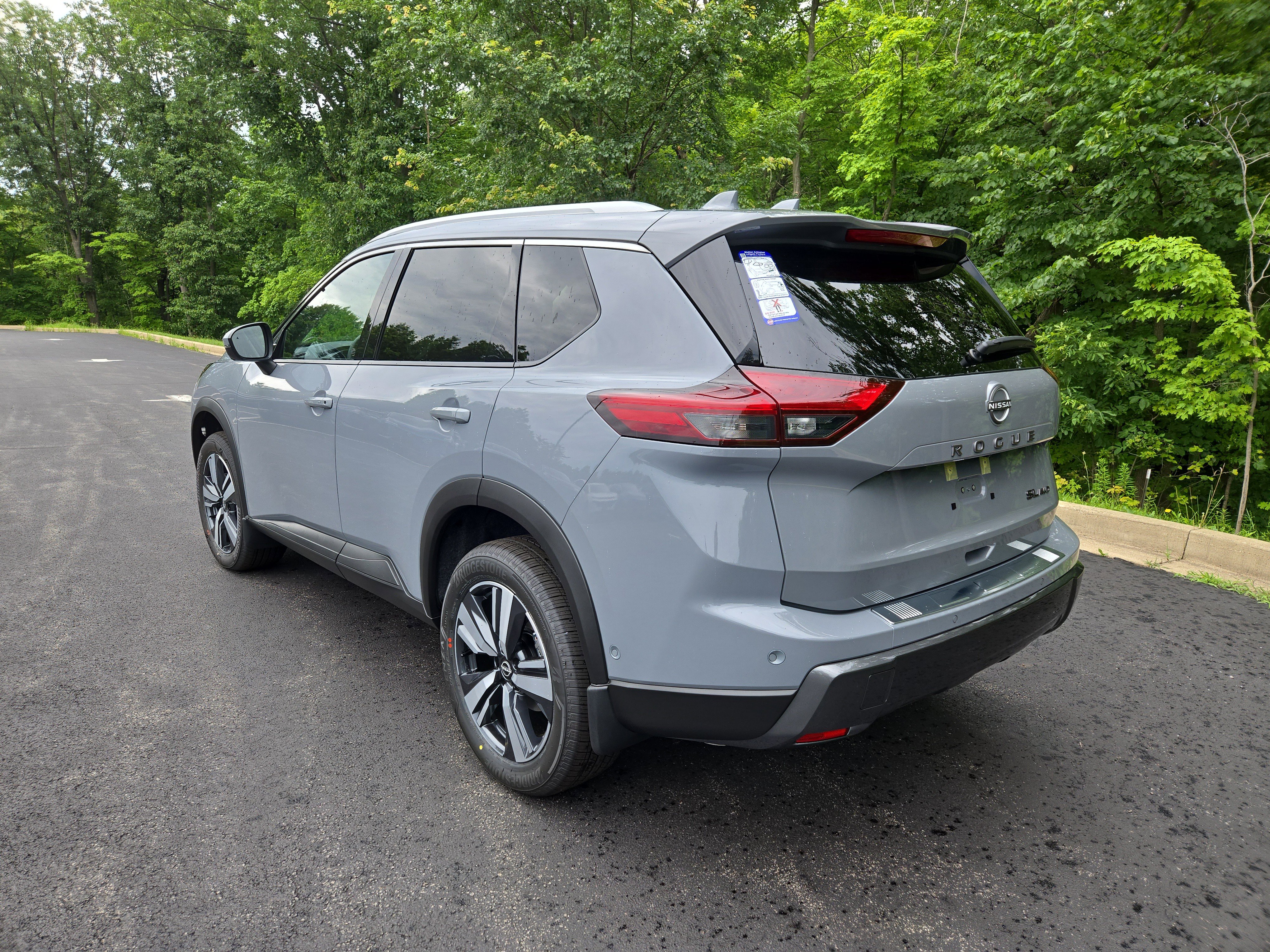 New 2025 Nissan Rogue SL w/ Tech Package image 6