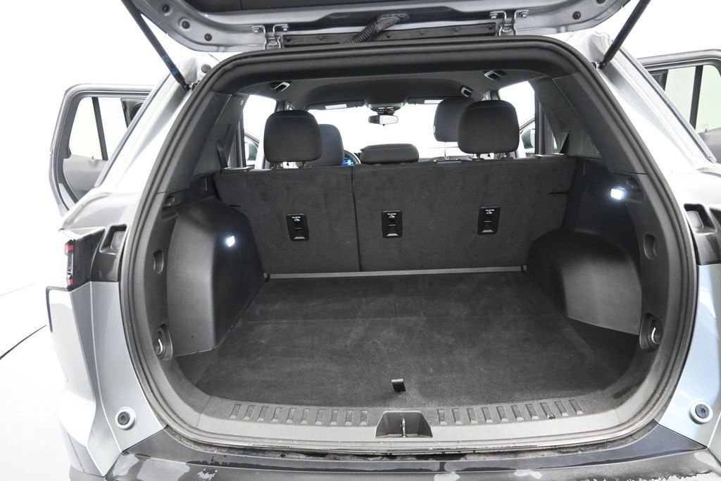 Used 2025 Chevrolet Equinox LT FWD image 11