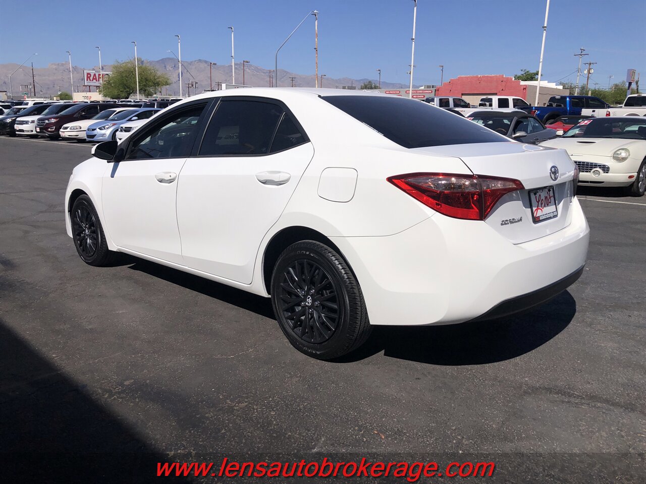 Used 2018 Toyota Corolla LE FWD image 6
