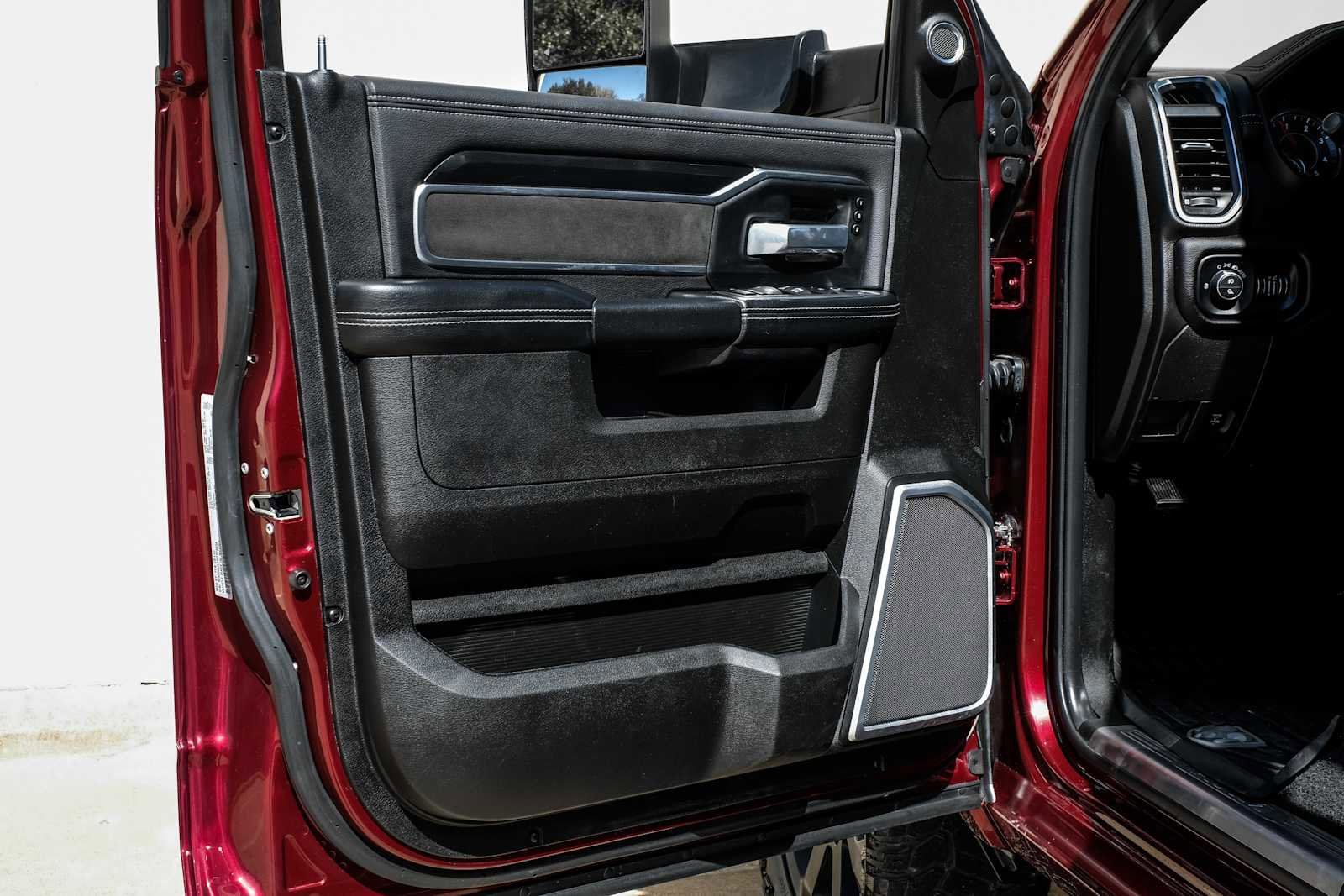 Used 2022 RAM 3500 Laramie AWD/4WD image 41