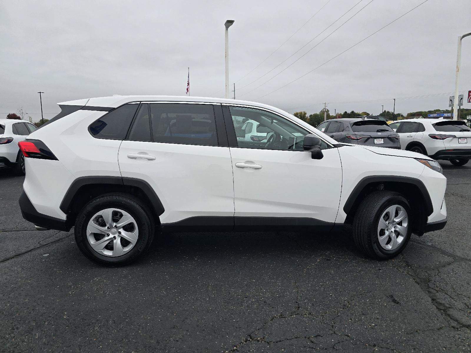Used 2024 Toyota RAV4 LE AWD/4WD image 8