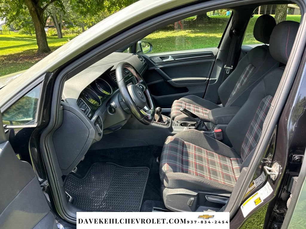 Used 2017 Volkswagen Golf 4-Door FWD image 10