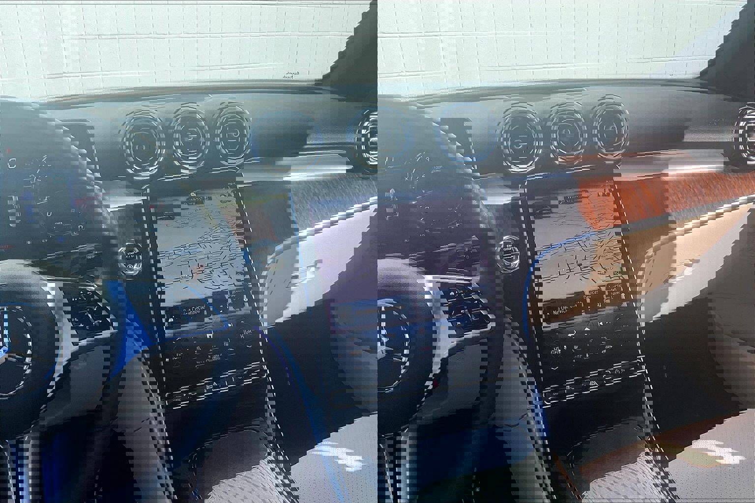 Used 2023 Mercedes-Benz C 300 4MATIC Sedan w/ Exclusive Trim Package image 7