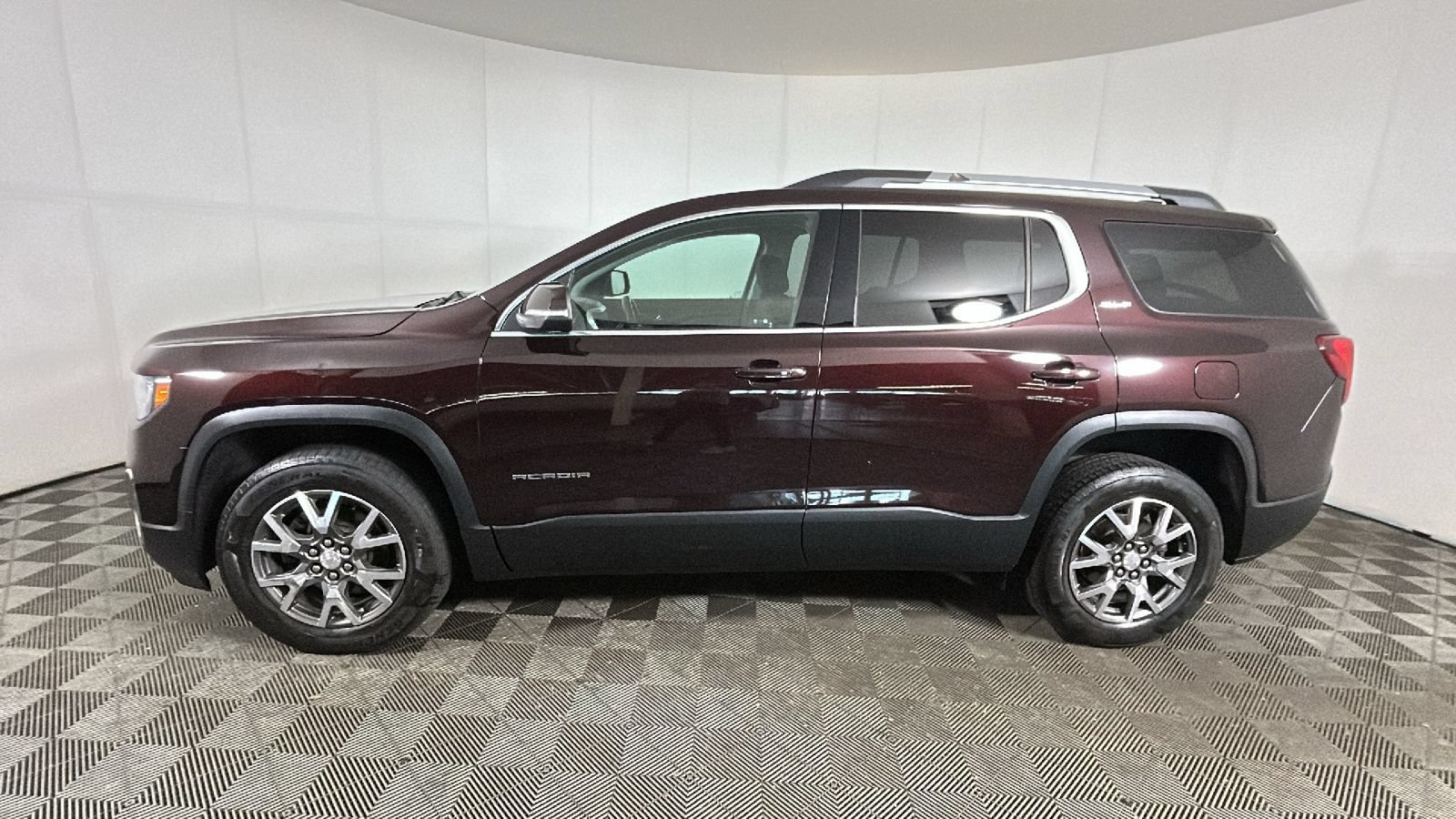 Used 2020 GMC Acadia SLE w/ Driver Convenience Package FWD image 7