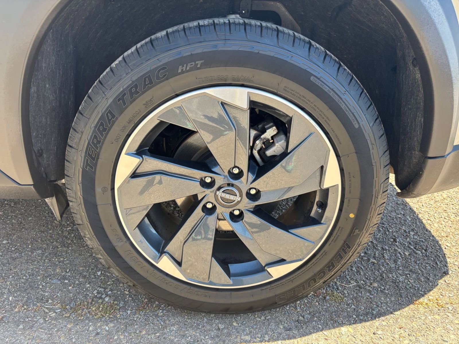 Used 2025 Nissan Rogue SV AWD/4WD image 32