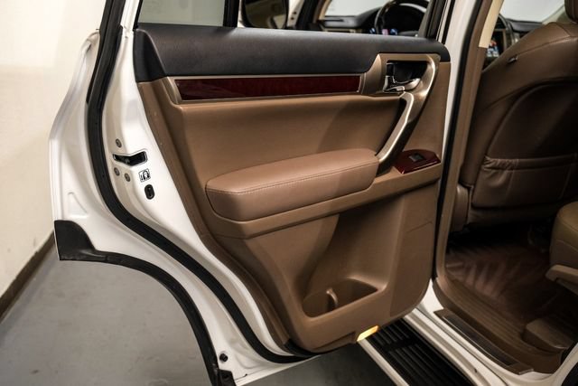 Used 2018 Lexus GX 460 Premium w/ Premium Package AWD/4WD image 40