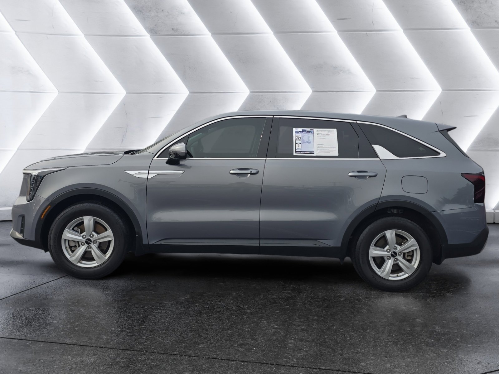 Used 2025 Kia Sorento LX image 2