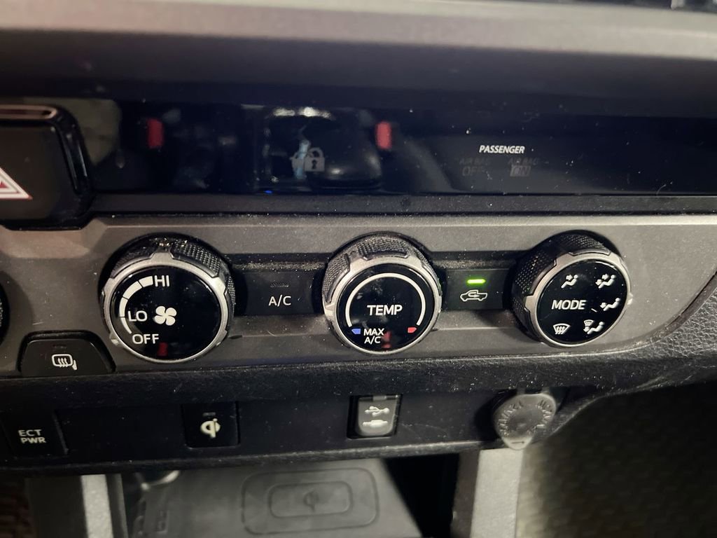 Used 2016 Toyota Tacoma TRD Off-Road w/ Exterior Package AWD/4WD image 17