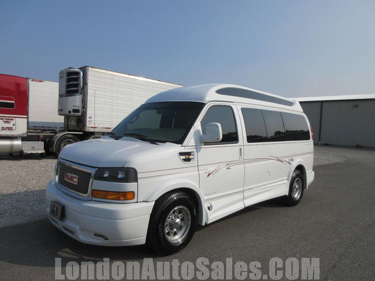 Used 2017 GMC Savana 2500 RWD image 2