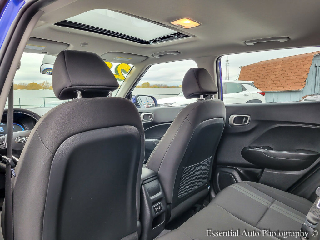 Used 2024 Hyundai Venue SEL image 14