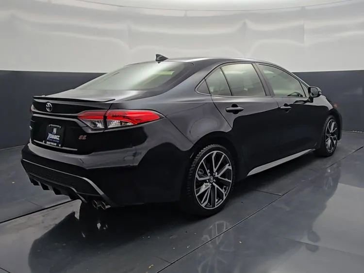 Used 2021 Toyota Corolla SE w/ SE Premium Package FWD image 12