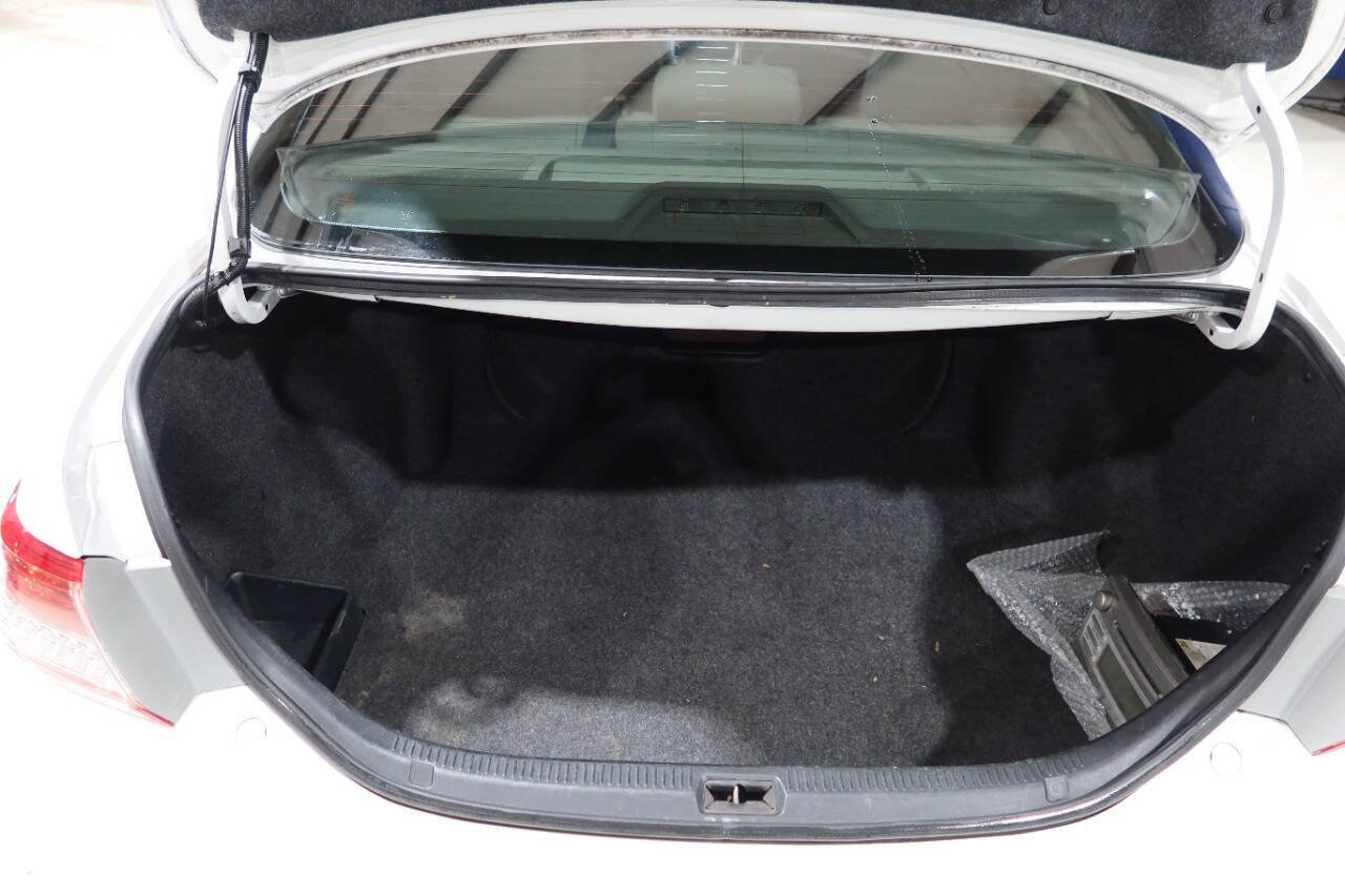 Used 2011 Toyota Camry SE w/ SE Extra-Value Pkg #1 FWD image 27