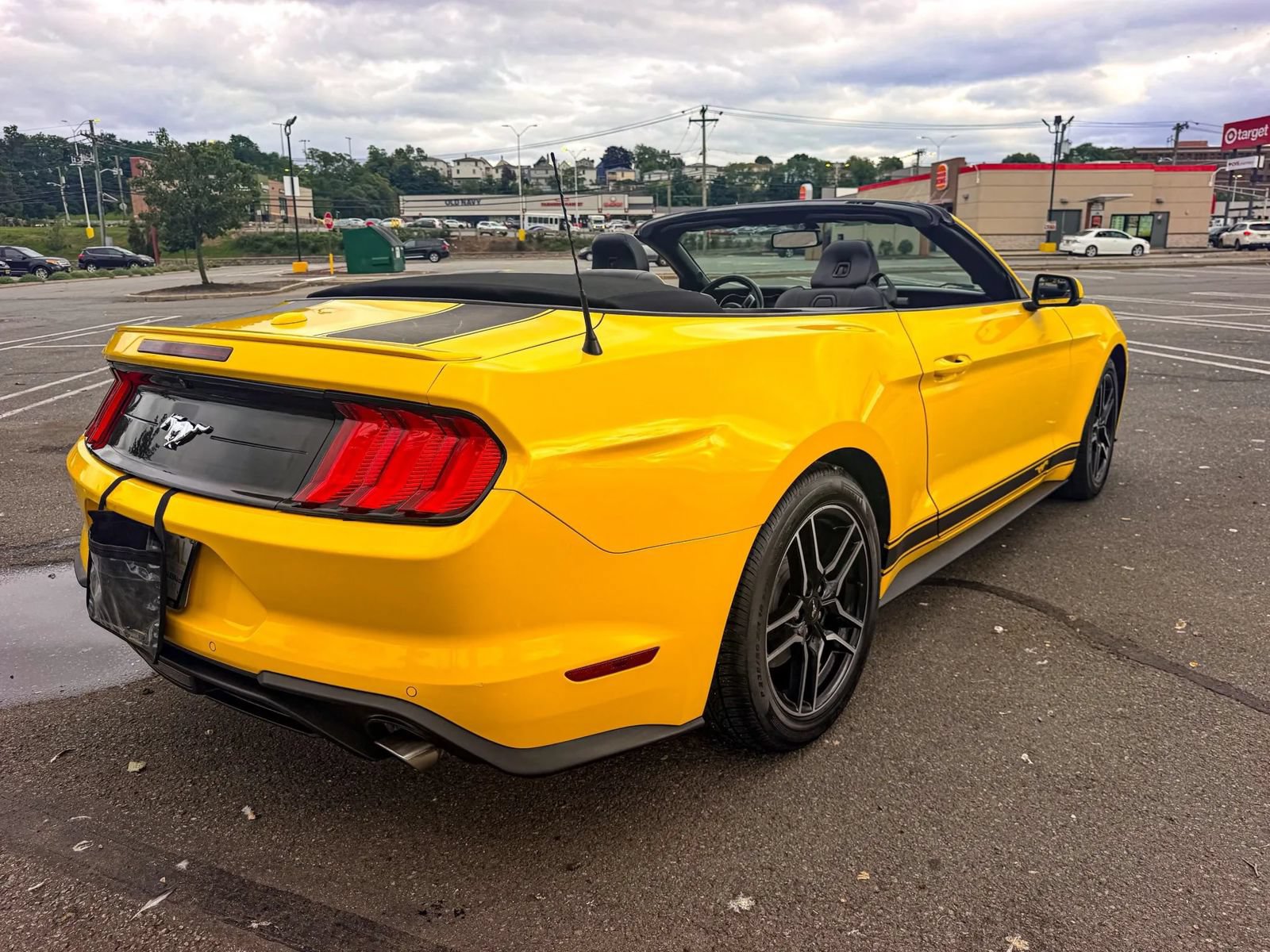 Used 2018 Ford Mustang Premium w/ Equipment Group 201A RWD image 7