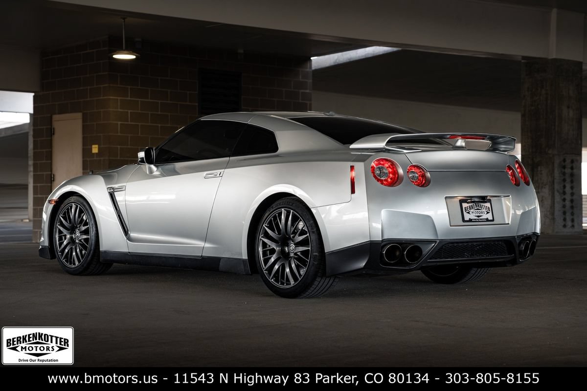 Used 2009 Nissan GT-R Premium AWD/4WD image 5