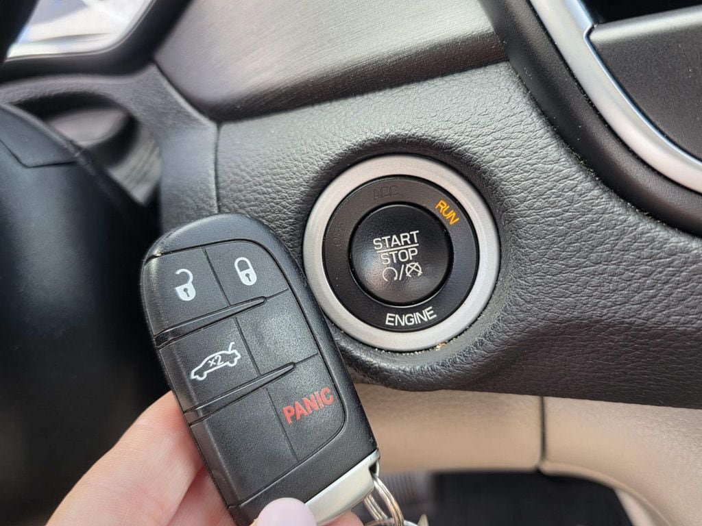 Used 2016 Chrysler 200 Limited w/ Anniversary Edition FWD image 18