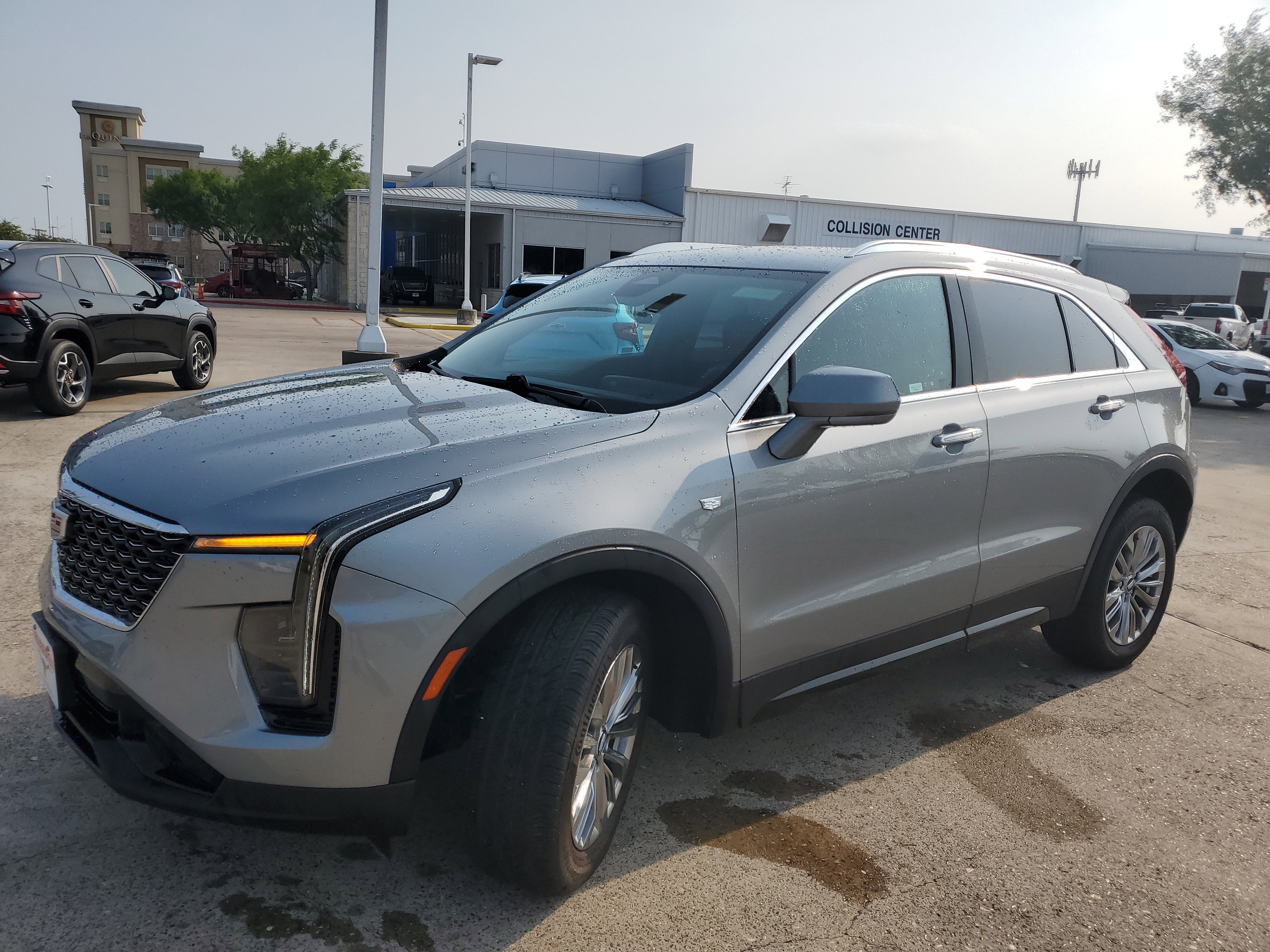 Used 2024 Cadillac XT4 Premium Luxury image 3