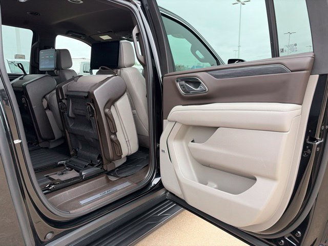 Used 2024 GMC Yukon XL SLT w/ SLT Luxury Package AWD/4WD image 46