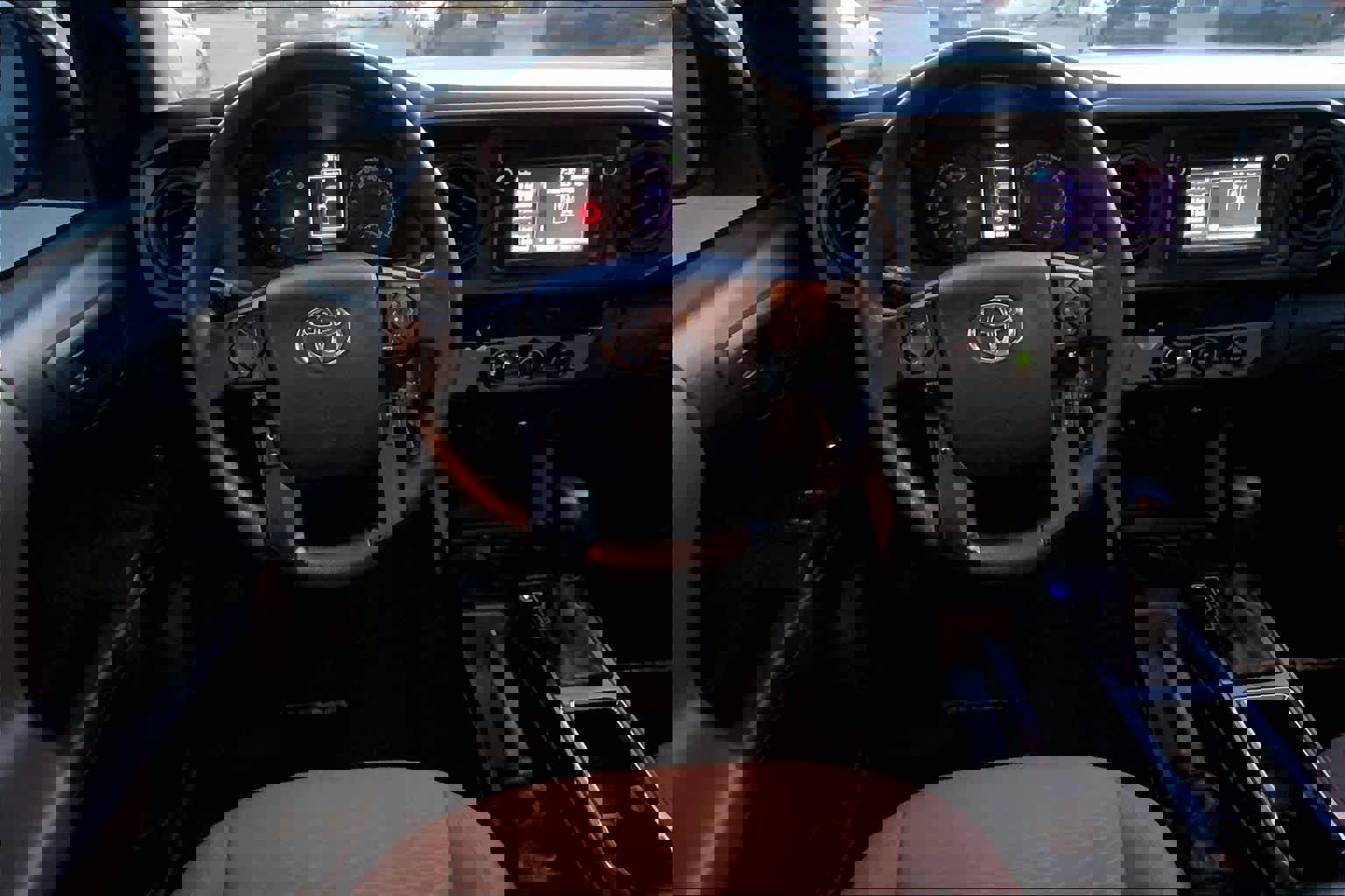 Used 2018 Toyota Tacoma SR image 5