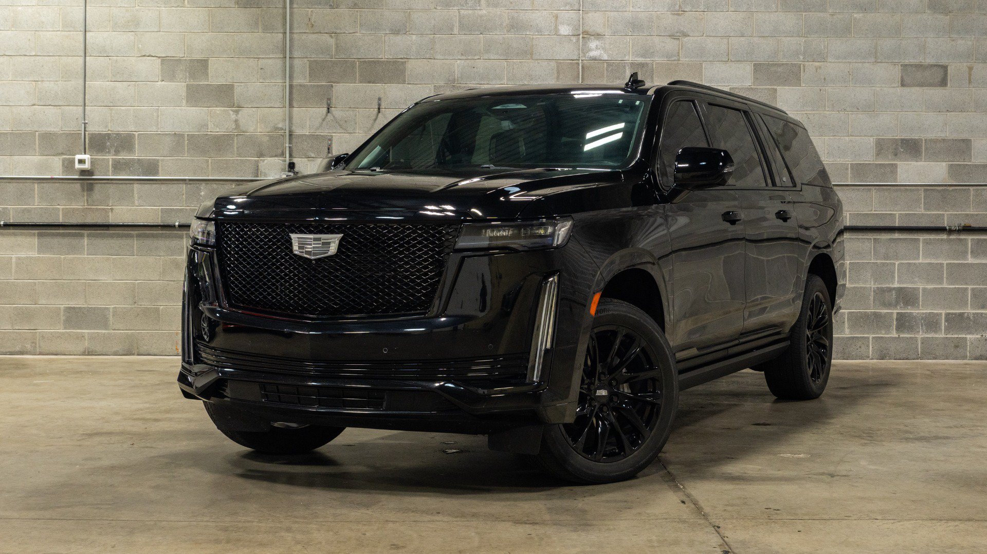 Used 2023 Cadillac Escalade ESV Sport Platinum w/ LPO, ONYX Package AWD/4WD image 3
