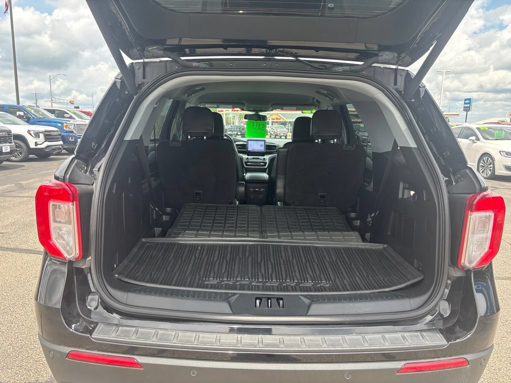 Used 2023 Ford Explorer XLT w/ Equipment Group 202A AWD/4WD image 5