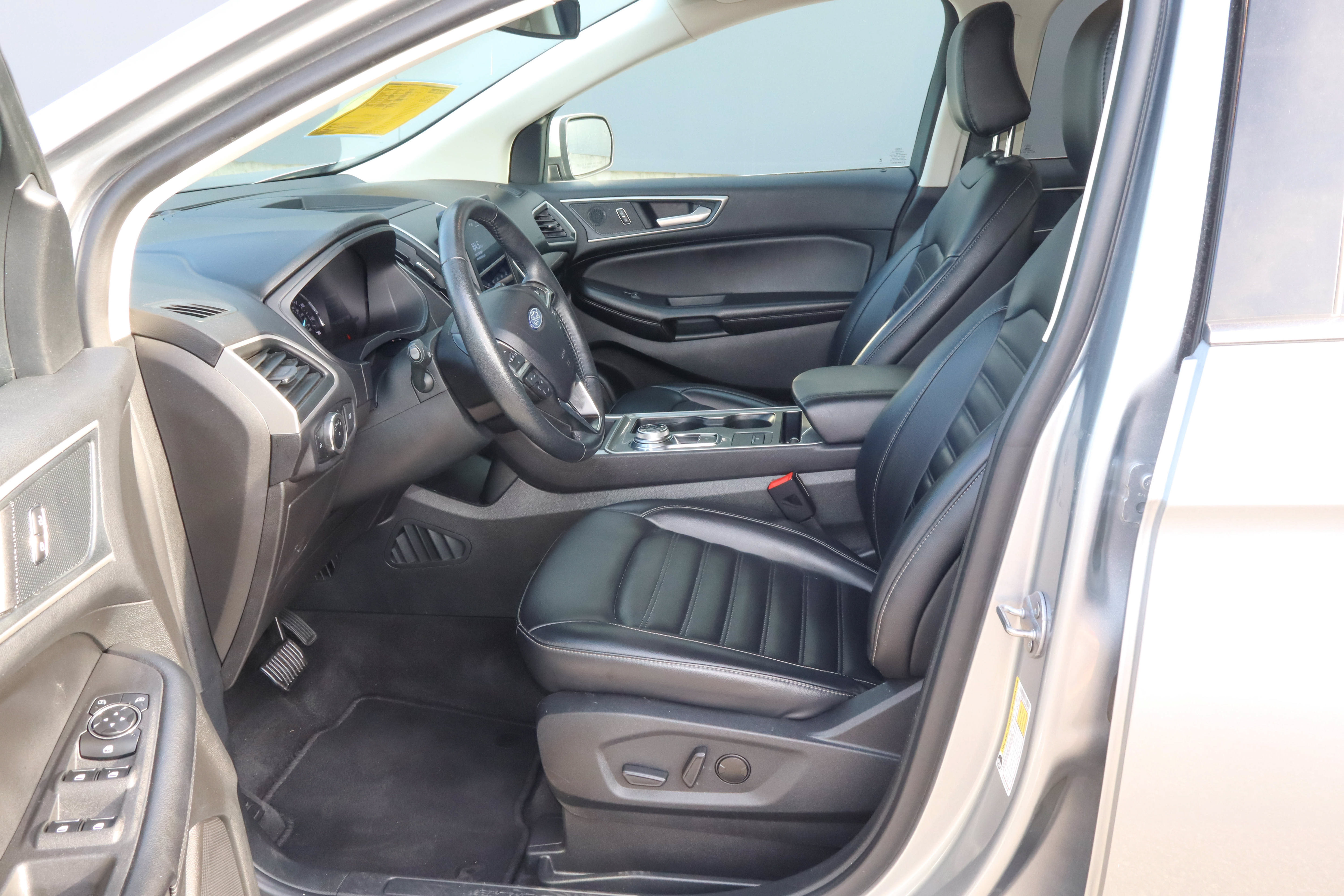 Used 2024 Ford Edge SEL AWD/4WD image 7