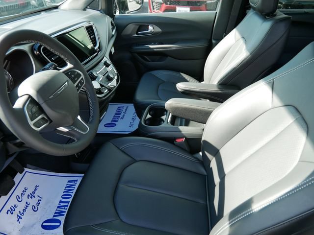 New 2027 Chrysler Pacifica Select AWD/4WD image 11