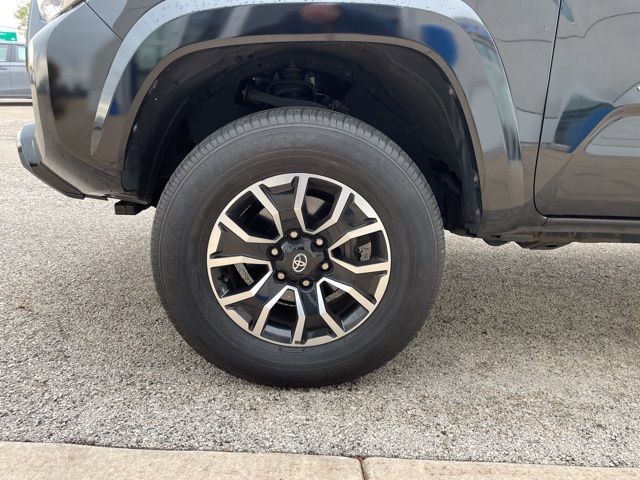 Used 2021 Toyota Tacoma TRD Off-Road image 17