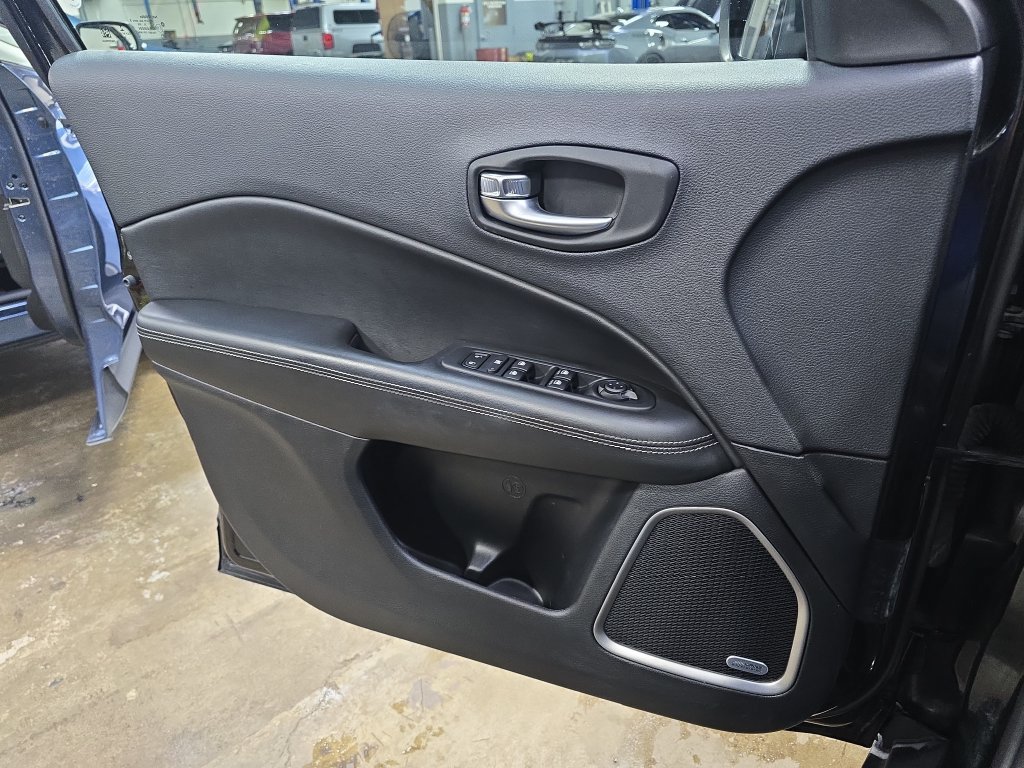 Used 2021 Jeep Compass Latitude w/ Sun and Sound Group AWD/4WD image 27