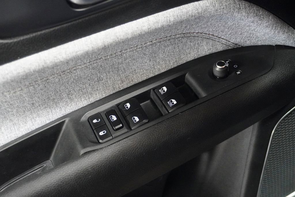 Used 2023 Jeep Compass Latitude image 27